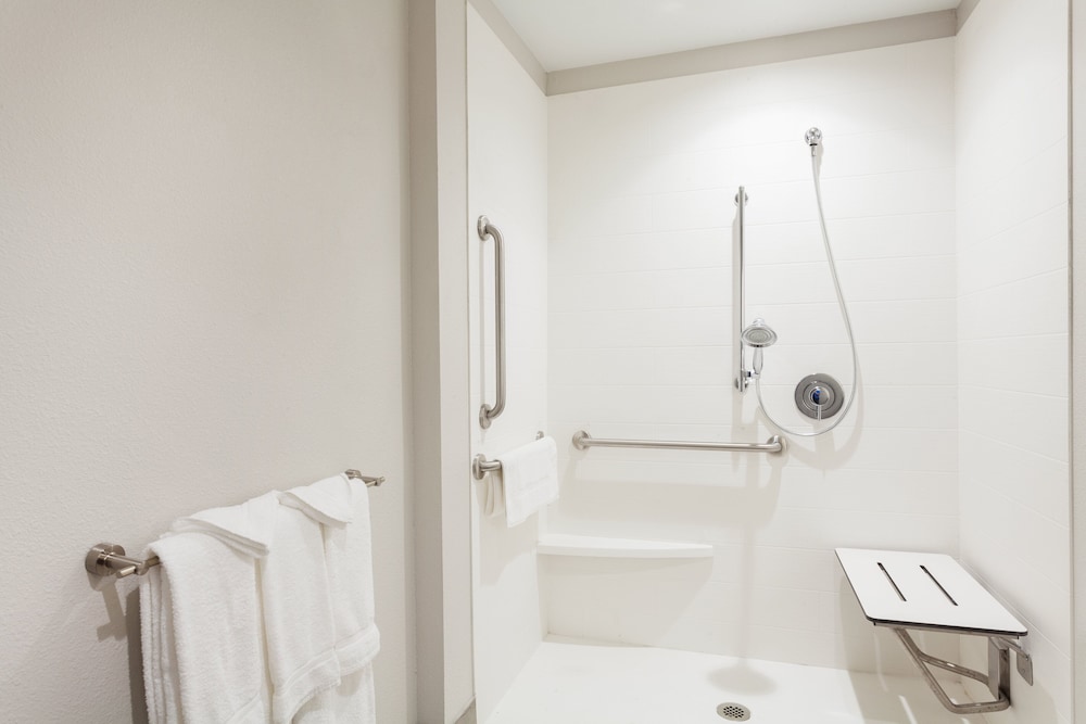 Holiday Inn Express & Suites Panama City Beach Beachfront by IHG - photo 30