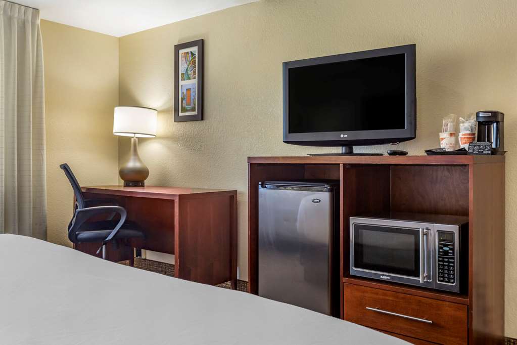 Comfort Inn & Suites Phoenix North Deer Valley - photo 7