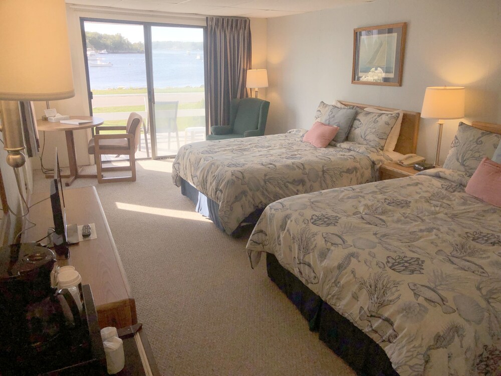 Bluebird Ocean Point Inn - photo 50