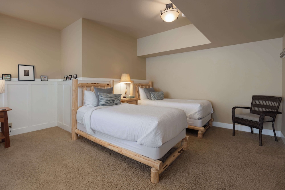 Big River Stately Stay for 8 — Bend — photo 5