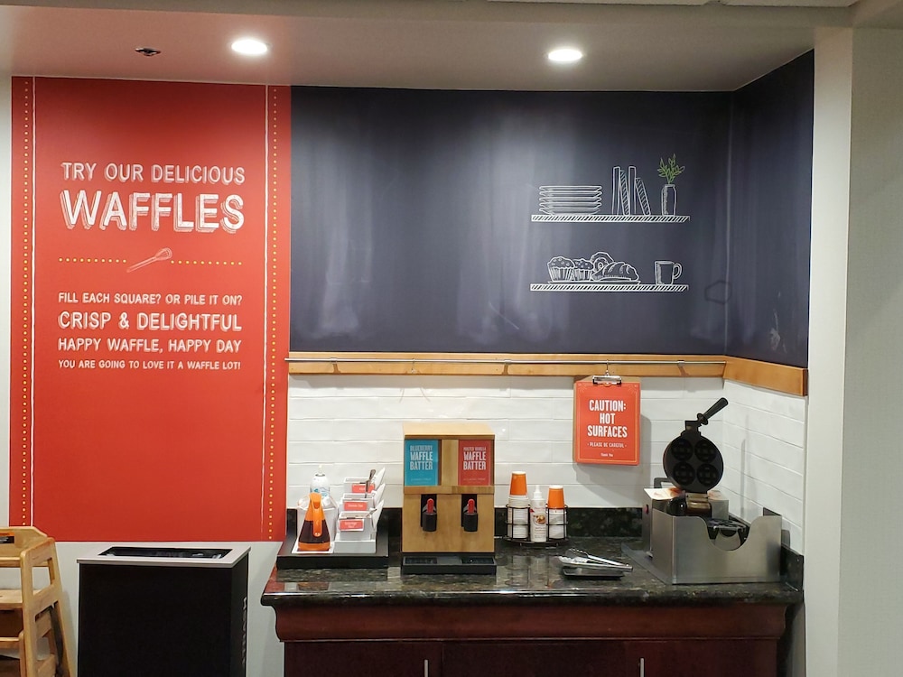 Hampton Inn & Suites Dayton Airport - photo 41