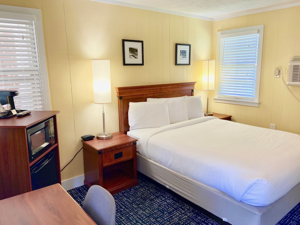 Elk Rapids Lakeshore Inn - photo 14