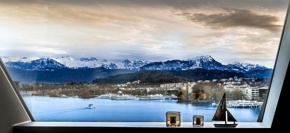 Lucerne Lake View Apartments — 4-Star Luxury Hotel in Luzern, Switzerland