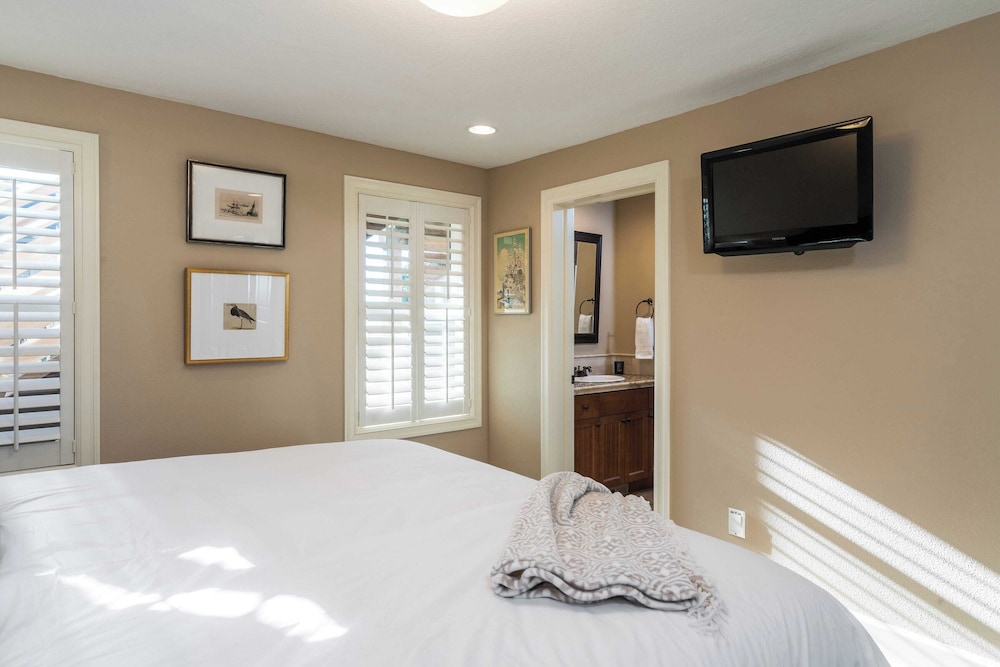 Blue Starfish by Avantstay Ocean Views & Direct Cannon Beach Access - photo 13