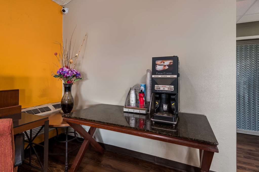 EconoLodge San Antonio Seaworld Medical Center - photo 28