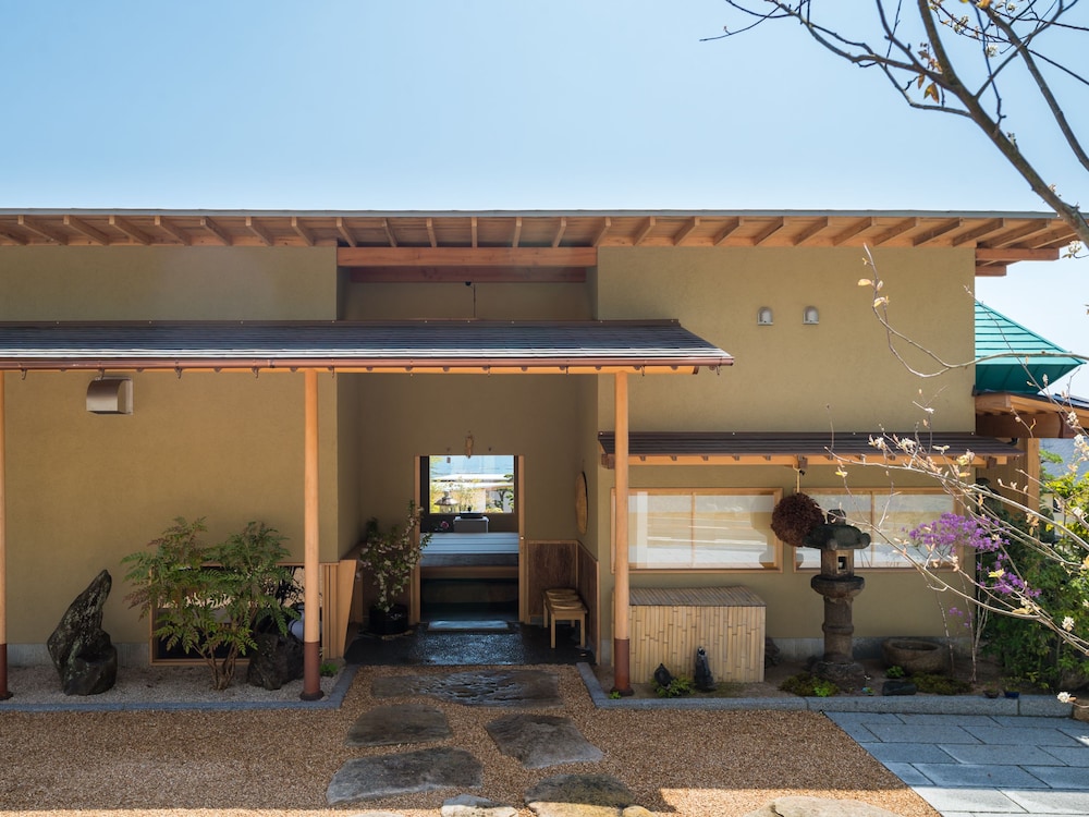 Miyajima Bextutei Hatagosakura — Hatsukaichi