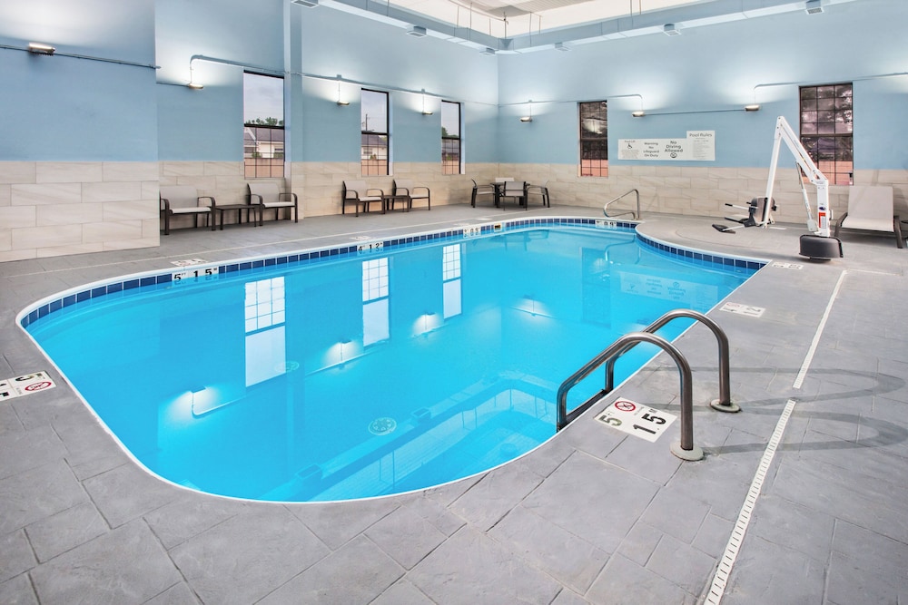 Holiday Inn Express Cleveland Airport Brookpark by IHG - photo 33