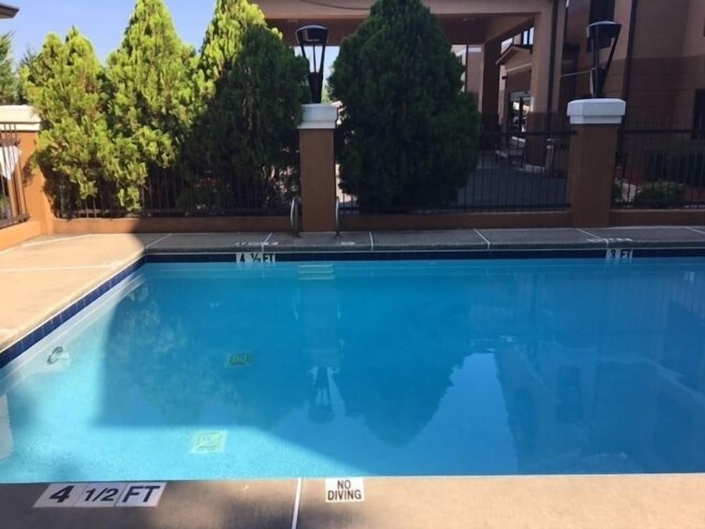 Comfort Inn & Suites Peachtree Corners Norcross - photo 23