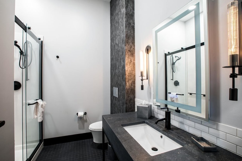 The Vault Hotel - photo 12