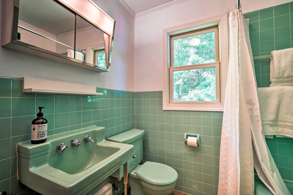 Nostalgic Vermont Escape in Manchester Center - photo 32