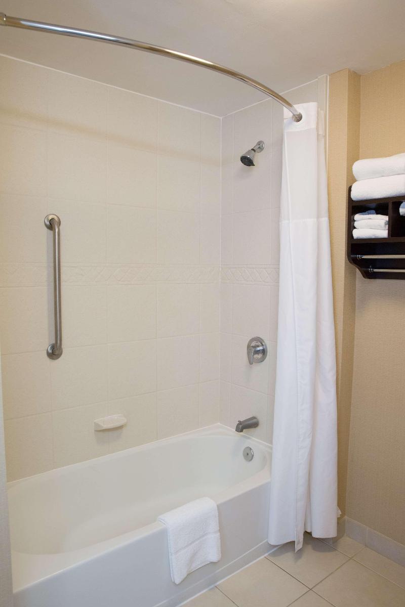 Hampton Inn Suites Providence Downtown — Providence
