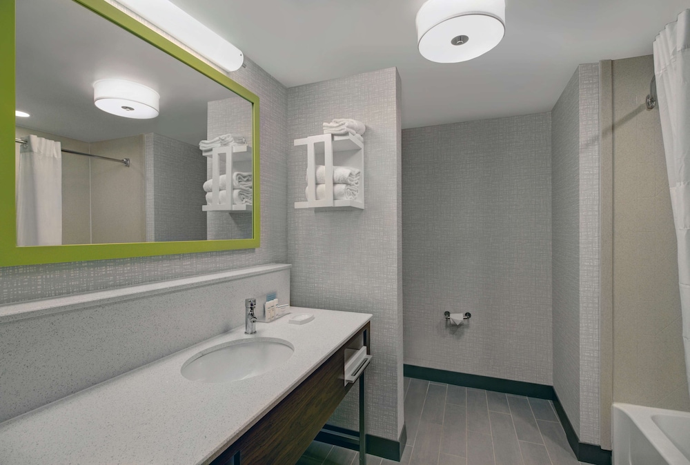 Hampton Inn & Suites Syracuse Dewitt - photo 34
