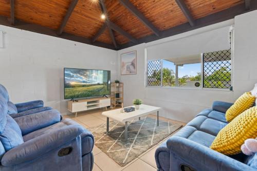 Small Groups And Families Stylish 3beds Near Mall — Kingston