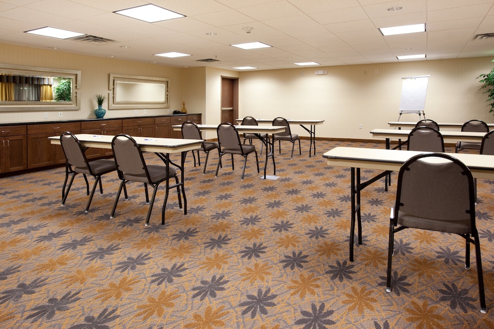 Holiday Inn Express Hotel & Suites LAMAR by IHG - photo 31