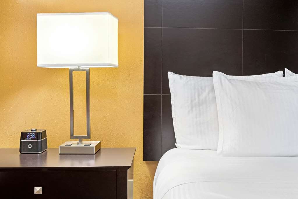La Quinta Inn & Suites by Wyndham Tampa North I 75 - photo 15