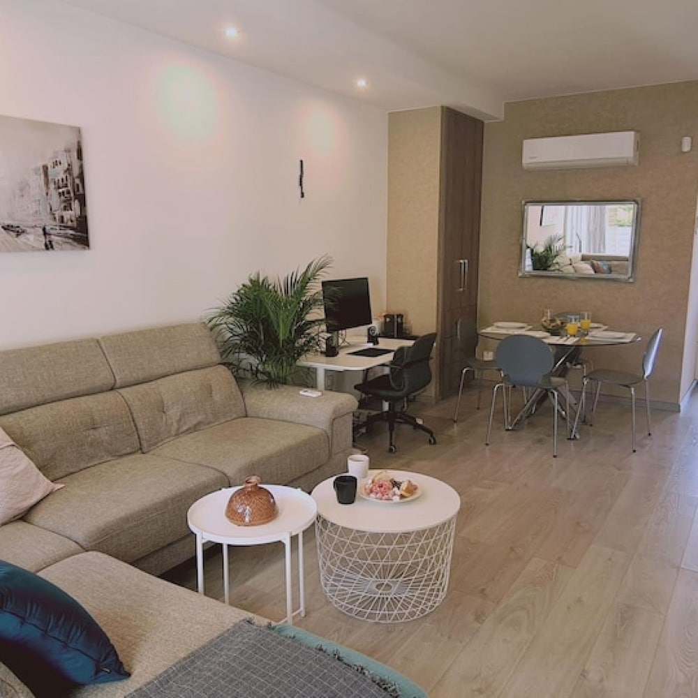 29 LIM Downtown Retreat