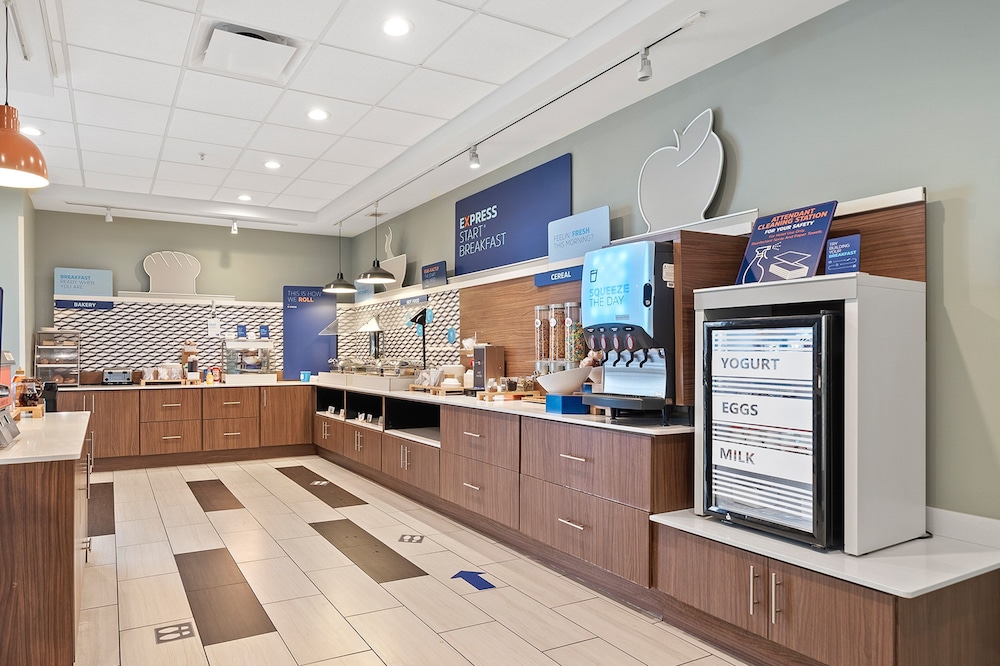 Holiday Inn Express and Suites Macon North - photo 50