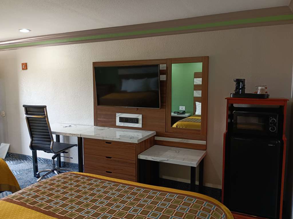 Americas Best Value Inn & Suites Alvin Houston - photo 14