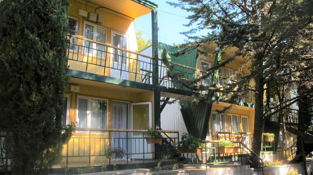 Alye Parusa - carbon neutral hotel in Unknown City