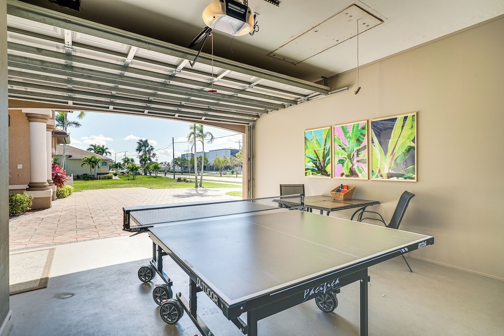 Spacious Oasis w Lagoon Pool & Spa in Cape Coral - photo 15