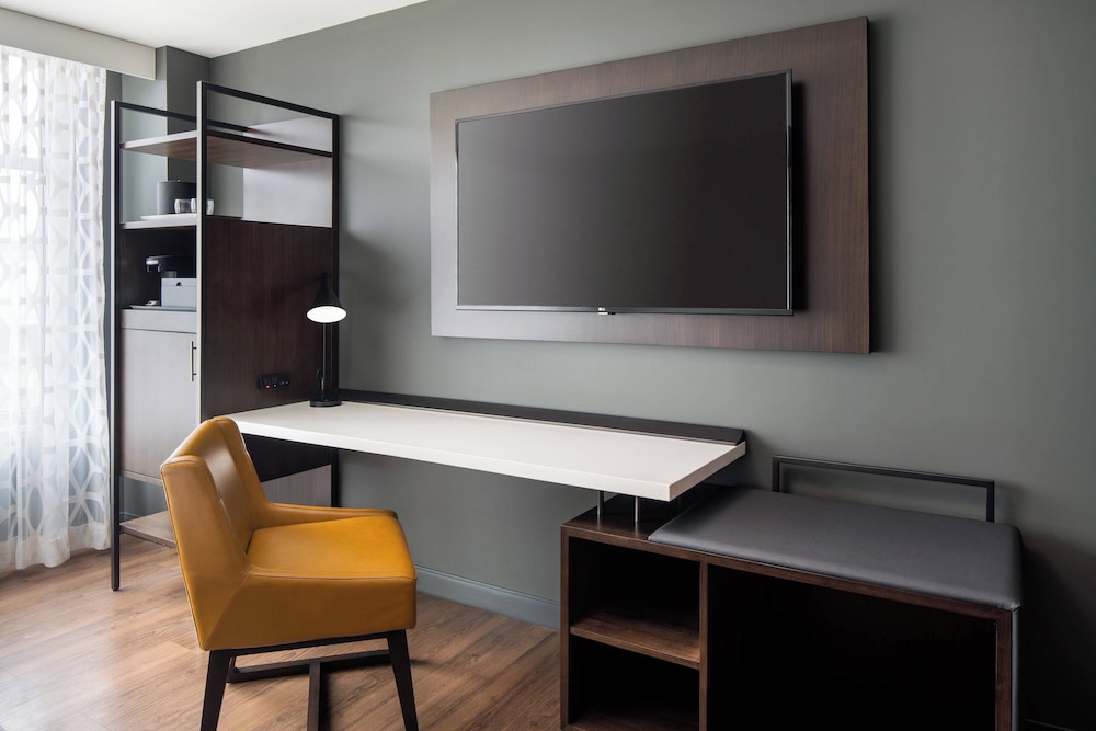Morgantown Marriott at Waterfront Place - photo 9
