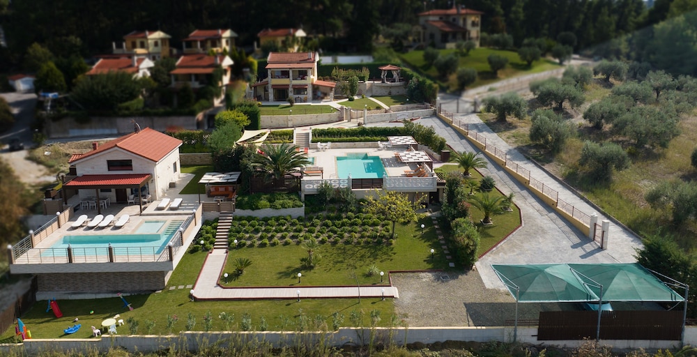 Aracelia Villas with private pools — 4-Star Luxury Hotel in Kassandreia, Greece