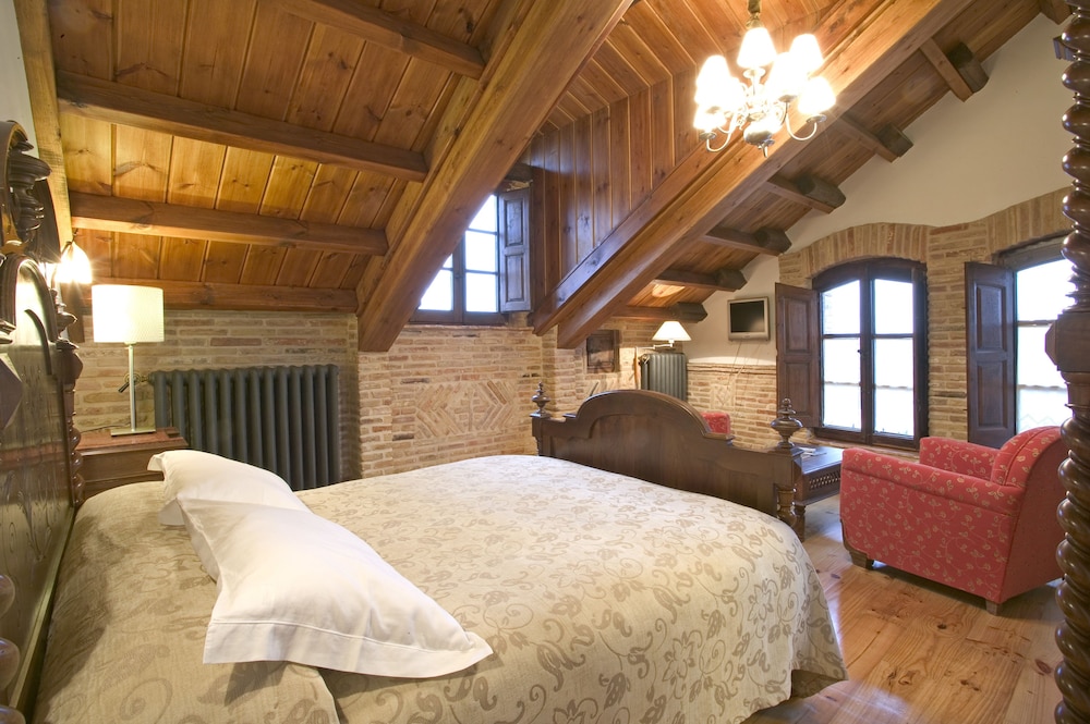 Hostería Camino — 4-Star Luxury Hotel in Luyego, Spain