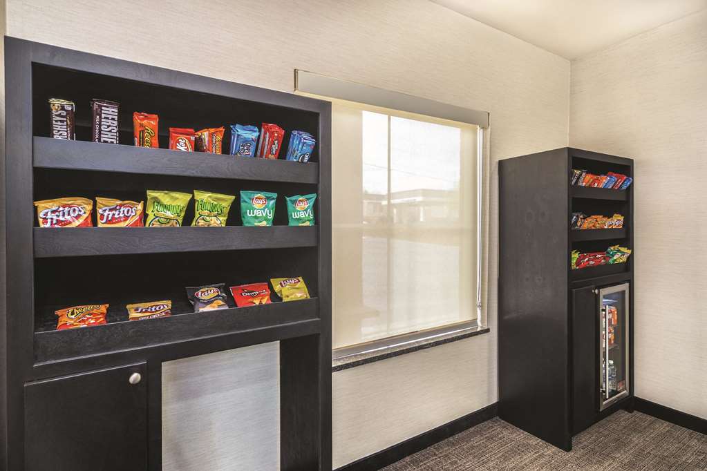 La Quinta Inn & Suites by Wyndham Rome - photo 29