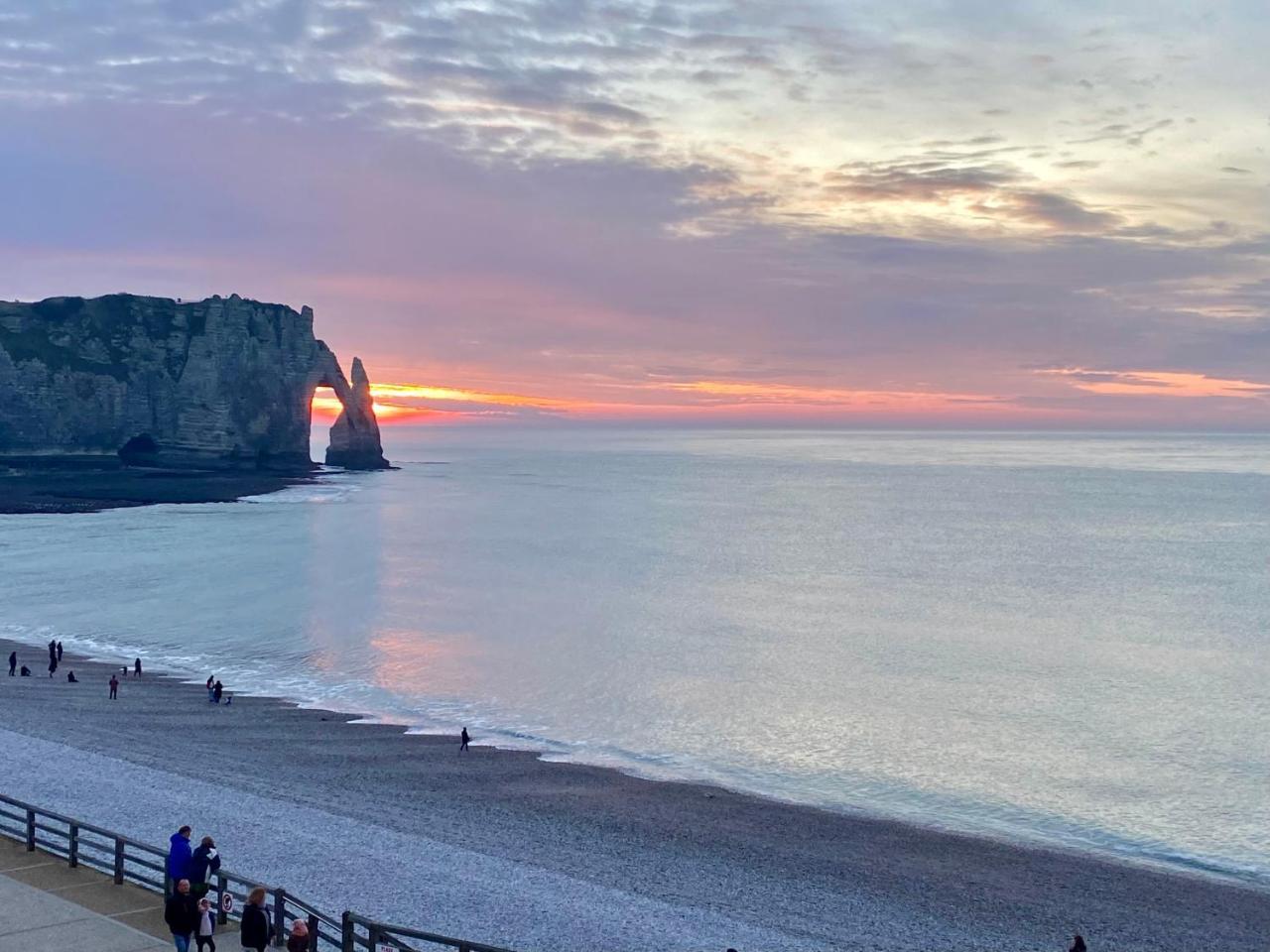Appartement Vue Mer Panoramique — 4-Star Luxury Hotel in Etretat, France