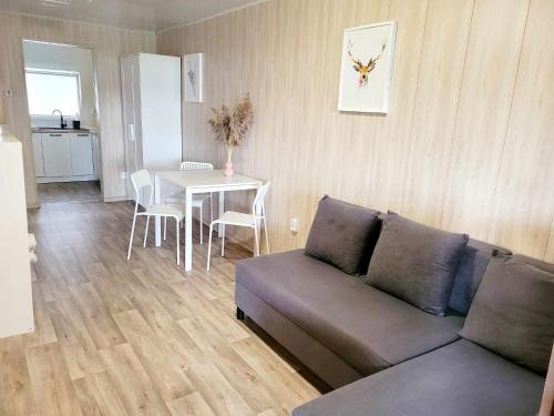 Domek nad jeziorem przy lini brzegowej Górowychy Pomorze - carbon neutral hotel in Unknown City
