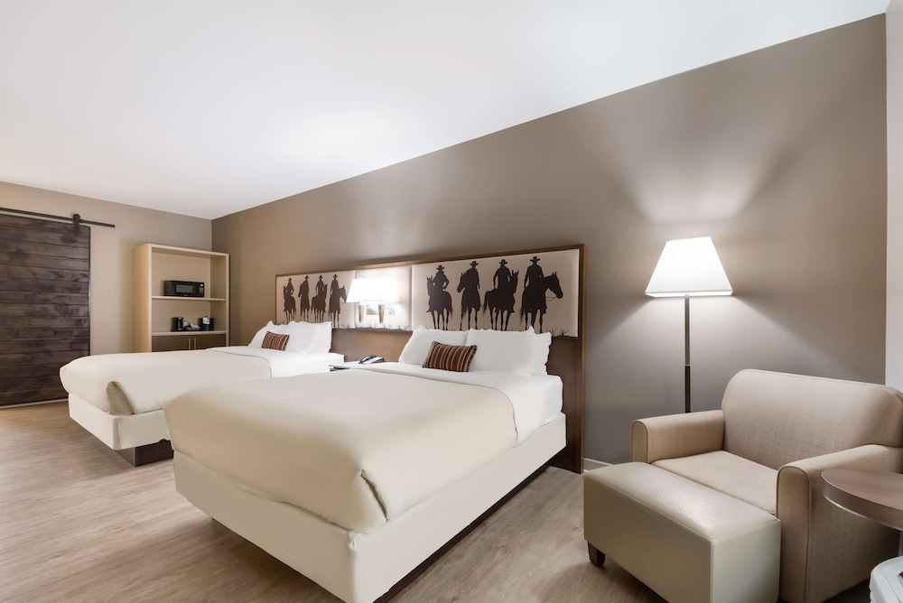 Best Western Bandera Suites & Saloon - photo 12