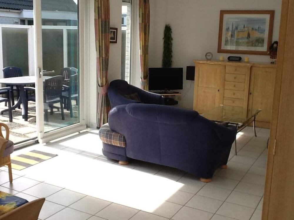Bungalow For 6 People Near The Beach — 4-Star Luxury Hotel in Schagen, Netherlands