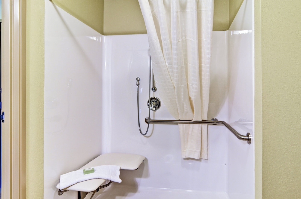 Cobblestone Inn & Suites Ambridge - photo 37
