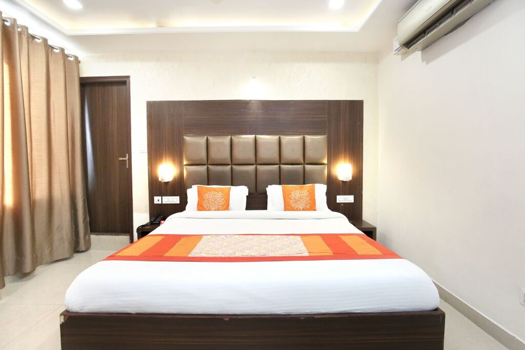 Oyo 10940 Hotel Waves