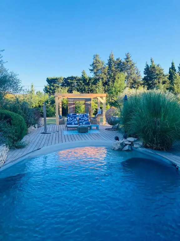Le Nid de la Huppe - carbon neutral hotel in Noves