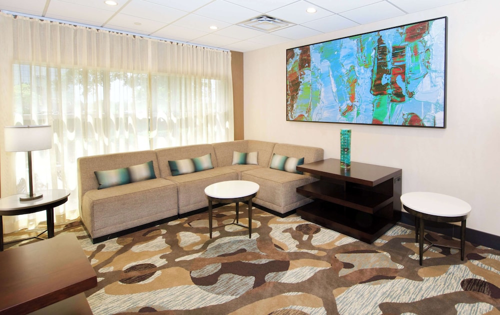 Embassy Suites by Hilton Cincinnati Northeast Blue Ash - photo 6