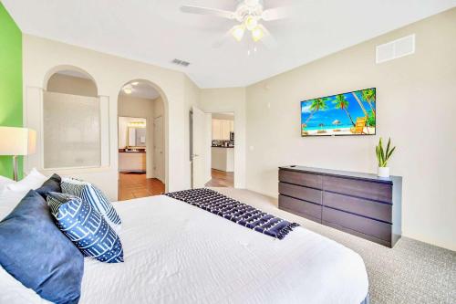 Near Disney 2BR King Queen with Hot Tub & Games room - photo 22