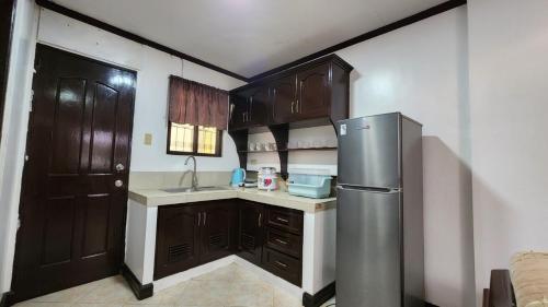 EV2 Townhouse Hotel — Angeles City — photo 5