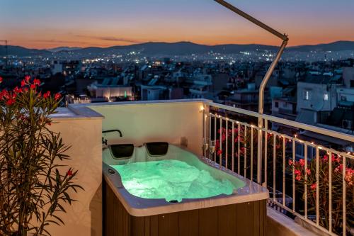 Rooftops of Athens Vathi Studio Jacuzzi & View — 4-Star Luxury Hotel in Athens, Greece