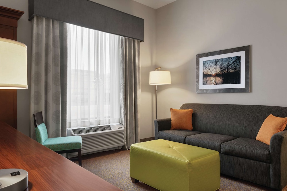 Hampton Inn & Suites Mishawaka South Bend at Heritage Square - photo 30