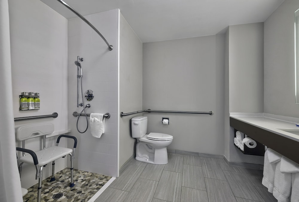 Holiday Inn Express Hotel & Suites Kansas City Grandview by IHG - photo 21