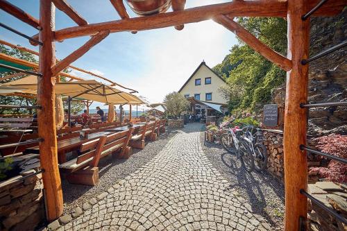 Onkel Toms Hütte Weingut Friedhelm Lenz — hotel in Bullay