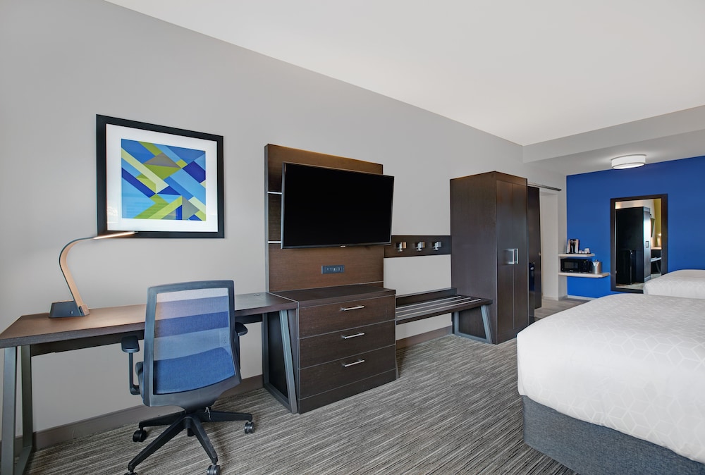 Holiday Inn Express & Suites Milwaukee Brookfield by IHG - photo 12
