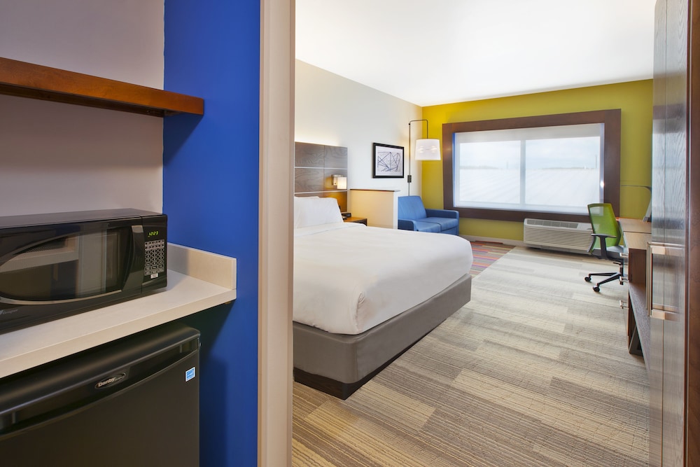 Holiday Inn Express & Suites South Hill by IHG - photo 12