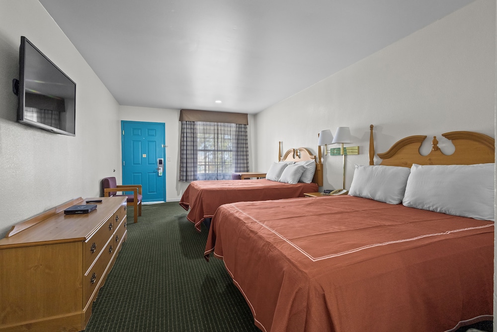 Capital O First Heritage Inn Rantoul IL I 57 - photo 25