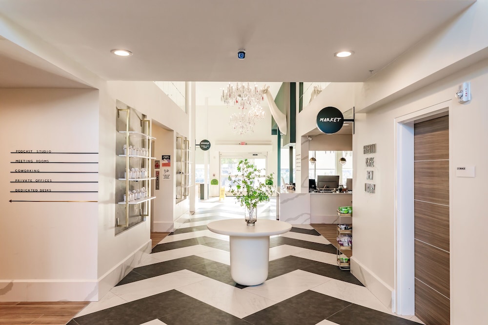 Kompose Boutique Hotel - photo 3