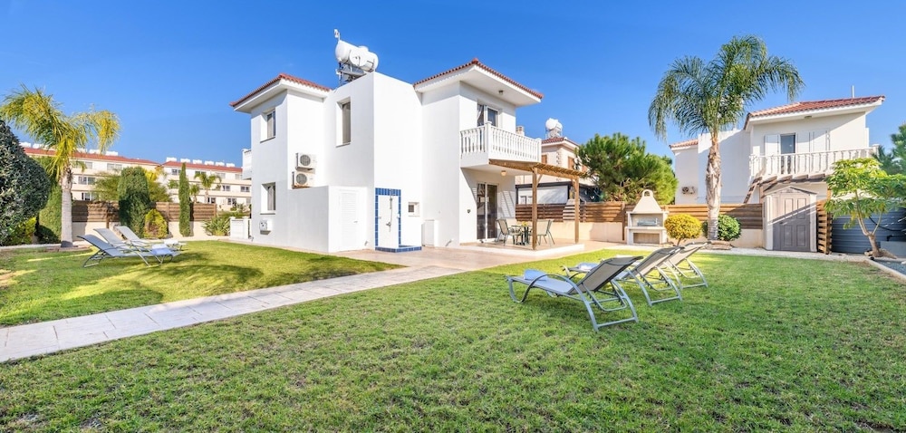 Villa Nissi Beach 28 — 4-Star Luxury Hotel in Ayia Napa, Cyprus