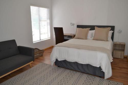 7 Kiaat Suites in Klerksdorp, South Africa