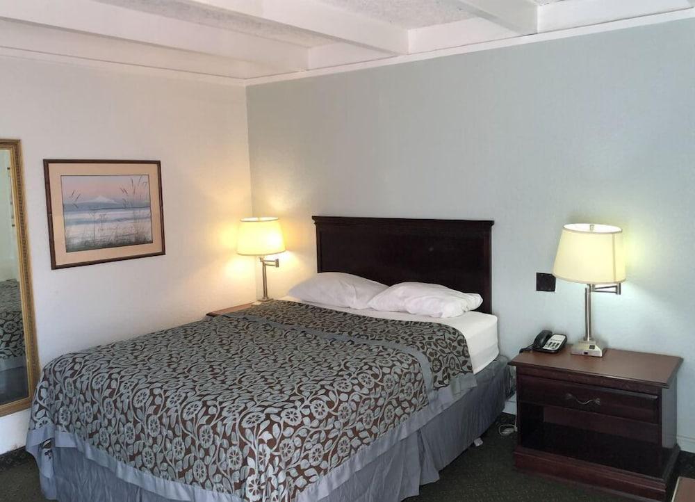 Days Inn Perry - photo 6