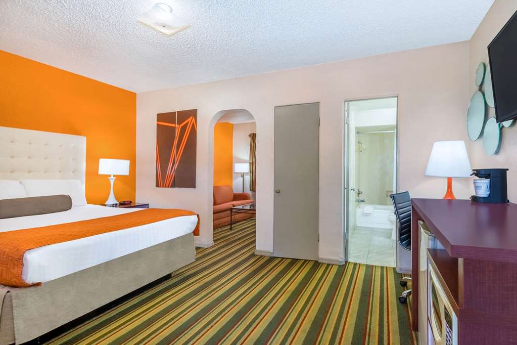 Howard Johnson by Wyndham Phoenix Airport Downtown Area - photo 14